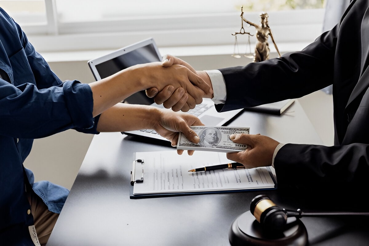 How Private Investigators Assist in Credit Fraud Cases by Aryaman Detective Agency How Private Investigators Assist in Credit Fraud Cases by Aryaman Detective Agency